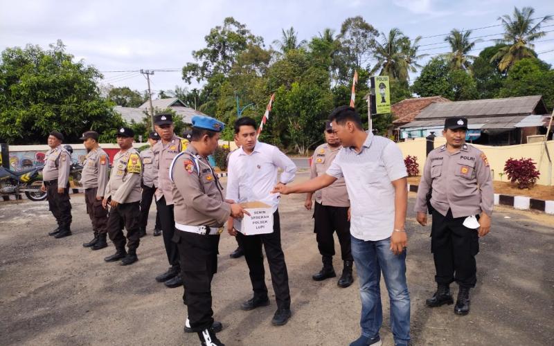 Sedekah Senin, Polsek Lubuk Pinang Salurkan Bantuan Kepada Warga yang Sakit