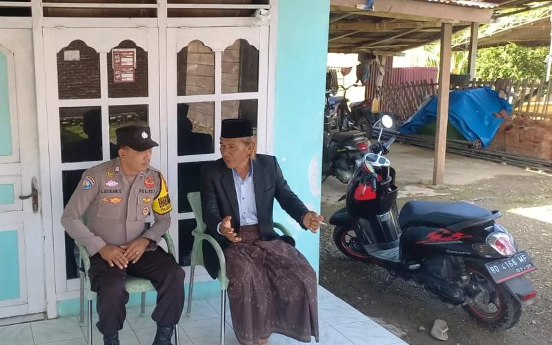 Bhabinkamtibmas Polsek Manna Kunjungi Tokoh Masyarakat, Tingkatkan Sinergitas