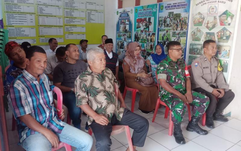 Bhabinkamtibmas Polsek Teluk Segara Hadiri Kegiatan Serah Terima Kepala Kelurahan Pasar Baru
