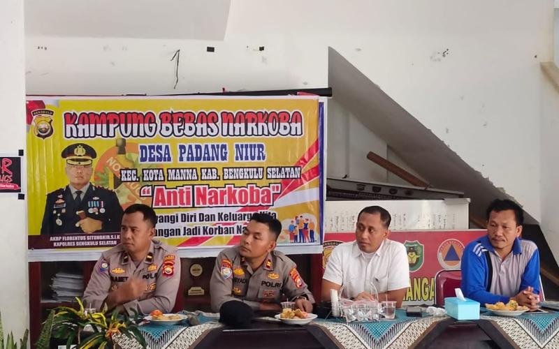 Jumat Curhat, Sat Binmas dan Sat Narkoba  Polres Bengkulu Selatan Sambangi dan Dengarkan Keluhan Warga Desa Padang Niur 