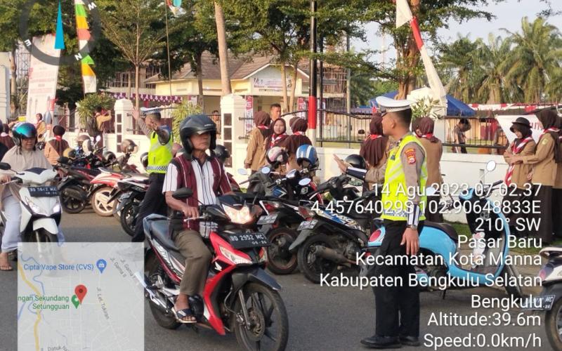 Sat Lantas Polres BS dan Polsek Kota Manna Lakukan Pengamanan dan Pengatran Lalin Upacara HUT Pramuka ke 62