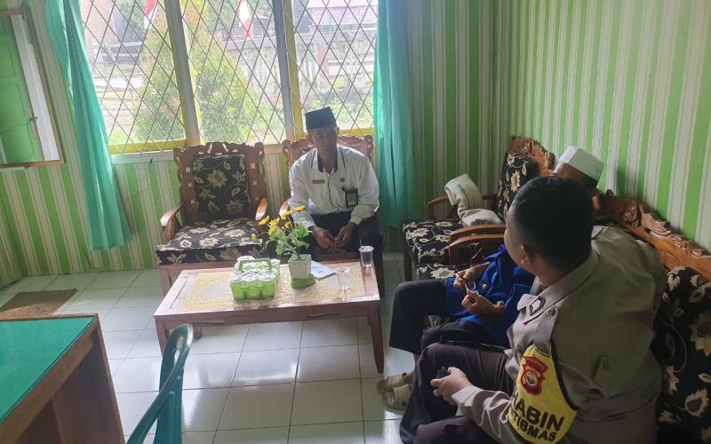 Bhabinkamtibmas Polsek Manna Sambangi Warga Desa Gindo Suli Sosialisasikan Antisipasi TPPO