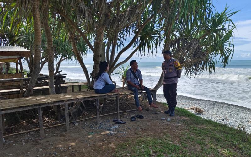 Imbauan Bhabinkamtibmas Polsek Manna Melalui Sambang di Desa Terulung 