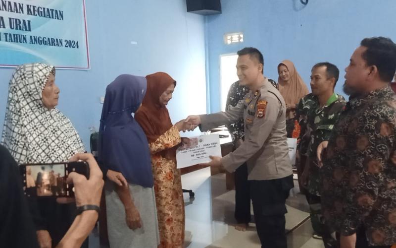 Kapolsek Ketahun Hadiri Penyaluran BLT DD di Desa Urai