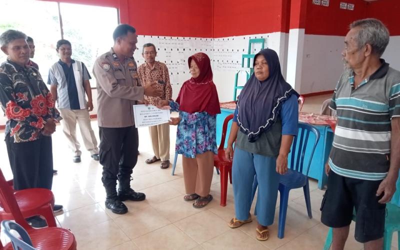 Kanit Binmas Polsek Ketahun Hadiri Penyaluran BLT DD di Desa Melati Harjo