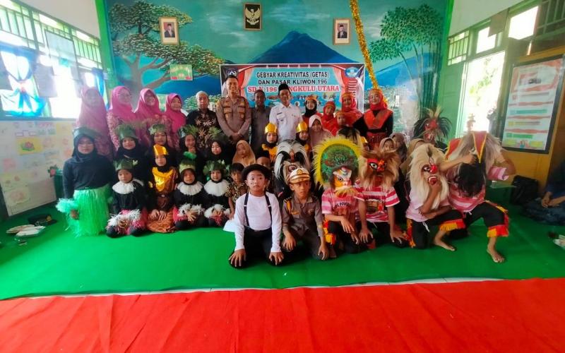 Kapolsek  Hadiri Undangan Gebyar Kreativitas dan Pasar Kliwon Di SD N 196 Bengkulu Utara