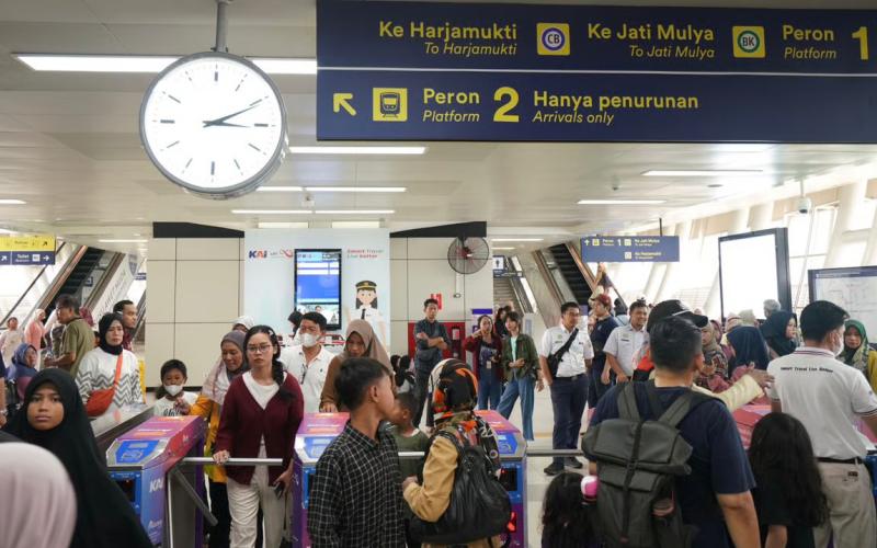 Mobilitas Ramadan Meningkat, Pengguna LRT Jabodebek Tembus 126 Ribu Penumpang per Hari