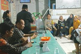 Pastikan Musyawarah Berjalan Tertib, Bhabinkamtibmas Pondok Besi Monitoring Kegiatan Pemiliha Ketua RT