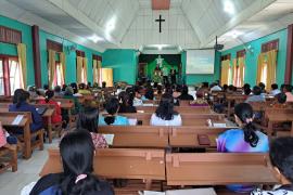 Ciptakan Kenyamanan Beribadah, Babinkamtibmas Polsek Seginim Laksanakan Pengamanan di Gereja 
