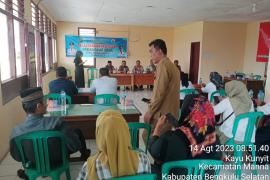 Eratkan Hubungan Kerja, Kanit Binmas dan Bhabinkamtibmas Hadiri Pemilihan Perangkat  Desa Binaannya 