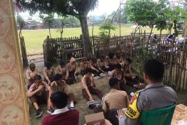 H-1 Jelang HUT RI ke-78, Bhabin Genjot Latihan Paskibraka 