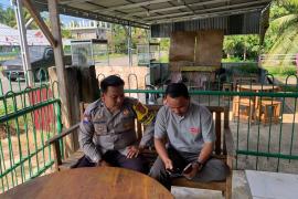 Patroli Sambang, Bhabinkamtibmas Pino Raya  Sosialisasikan Aplikasi Super APP Polri 