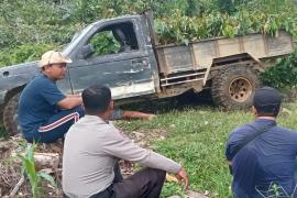 Kembali Masuk Hutan, Bhabinkamtibmas Seginim Monitoring dan Supervisi Penanaman Bibit Produktif Durian Okulasi RHL BPDAS HL