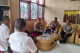 Perkuat Sinergitas Polri Dengan Perangkat Desa, Kapolsek Ketahun Bersama Bhabinkamtibmas Sambang Kantor Desa Pasar Ketahun