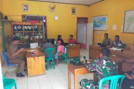 Jaga Silaturahmi dan Kemitraan, Kapolsek dan Bhabinkamtibmas Sambangi Kantor Desa