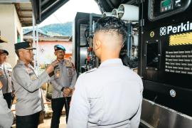 Kapolda Bengkulu Tinjau Posko Tanggap Darurat dan Salurkan Bantuan untuk Korban Banjir dan Longsor di Lebong