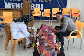 Polres Kaur Gelar Donor Darah dan Sunat Massal