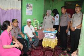 Polres Seluma bersama Bhayangkari Cabang Seluma menggelar kegiatan anjangsana dengan mengunjungi para purnawirawan Polri dan warakawuri di wilayah hukum Polres Seluma