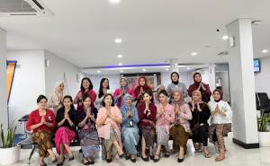 Antusias Peringati Hari Kartini, Pekerja BRI Branch Office Kemayoran Kenakan Busana Nasional