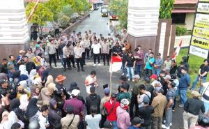 Aksi UNRAS terkait Kekerasan seksual Terhadap Anak di Bawah Umur, Polres Kaur Kawal Jalannya kegiatan