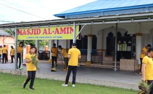 Polres Bengkulu Selatan Gelar Aksi Bersih-Bersih Masjid Al-Amin, Wujudkan Lingkungan Ibadah yang ASRI