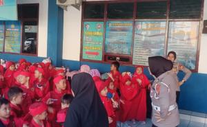 Polisi Sahabat Anak, Siswa TK Belajar Tertib Lalu Lintas dengan Cara Menyenangkan