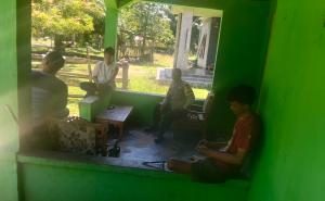 Bhabinkamtibmas Polsek Kaur Tengah Laksanakan Sambang DDS di Desa Gunung Tiga 2