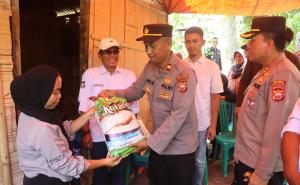 Polres Kepahiang Salurkan Bantuan Sosial kepada Korban Tersengat Listrik di Bermani Ilir