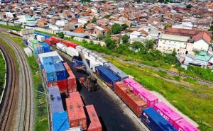 KAI Logistik Siap Tingkatkan Kapasitas Angkut Peti Kemas Ke Semarang
