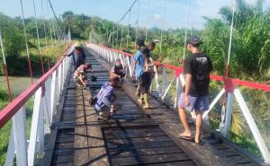 Pembangunan Jembatan Perintis Garuda Desa Sukarami Selesai