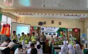 Personel Unit Kamsel Satlantas Polresta Bengkulu menggelar sosialisasi tertib berlalu lintas kepada siswa-siswi SD Negeri 03 Kota Bengkulu