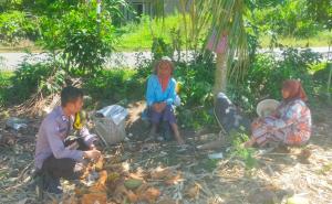 Bhabinkamtibmas Polsek Kedurang Ilir Sambangi Warga Keban Agung 2, Sampaikan Himbauan Kamtibmas