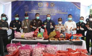 Bareskrim Polri Musnahkan Ribuan Kilogram Bawang Impor Ilegal dari Jalur Tikus Perbatasan Malaysia