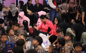 Polres Kediri Kota Gelar Wayang Karton Sarana Edukasi di HKGB ke-74 Tahun 2026