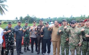 Kapolda Bengkulu Hadiri Kegiatan Penerjunan Taktis dan Free Fall Latihan Kopassus di Jembatan Layang Danau Dendam