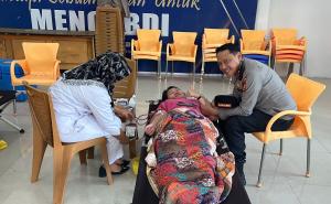 Polres Kaur Gelar Donor Darah dan Sunat Massal