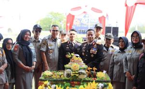 Kapolda dan Wakapolda Bengkulu Ikut Lompati Ring Api