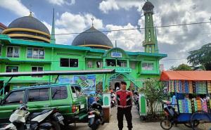 Personel Polres Rejang Lebong Laksanakan Pengamanan Sholat Jumat