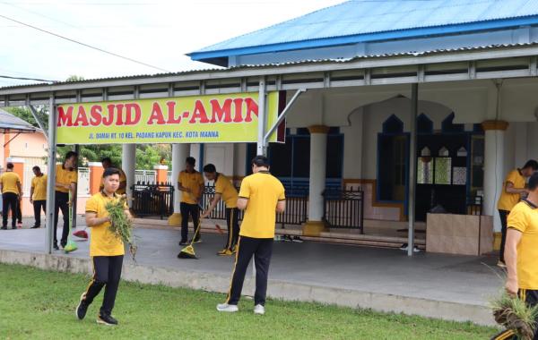 Polres Bengkulu Selatan Gelar Aksi Bersih-Bersih Masjid Al-Amin, Wujudkan Lingkungan Ibadah yang ASRI