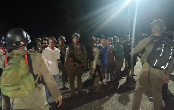 Satgas Ops Damai Cartenz Bersama Polres Yahukimo Jamin Keamanan Logistik Pasca Gangguan Kamtibmas di Perairan Yahukimo
