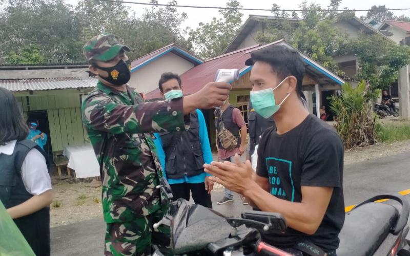 BABINSA KORAMIL 11/SILAT HILIR HADANG WARGA KELUAR MASUK DESA
