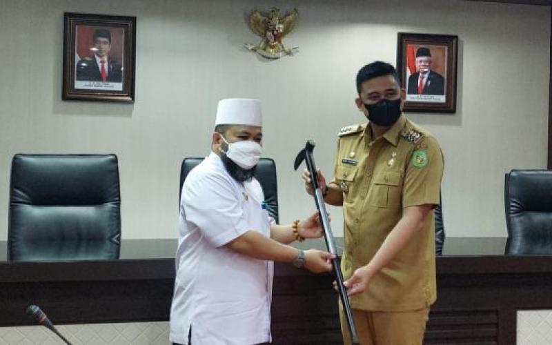 Walikota Bengkulu Helmi Hasan Sambangi Menantu Presiden RI Joko Widodo di Medan Open configuration options