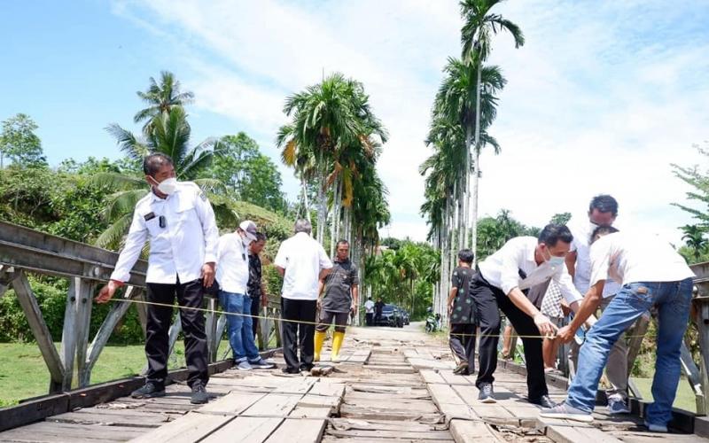 Bupati Mian Tinjau dan Koordinasi Perbaikan Jembatan Tanjung Putus