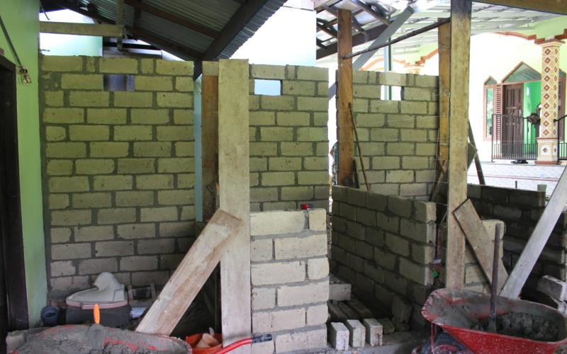 Perbaikan Masjid Al Ikhlas Desa Kampuri Capai 15 Persen