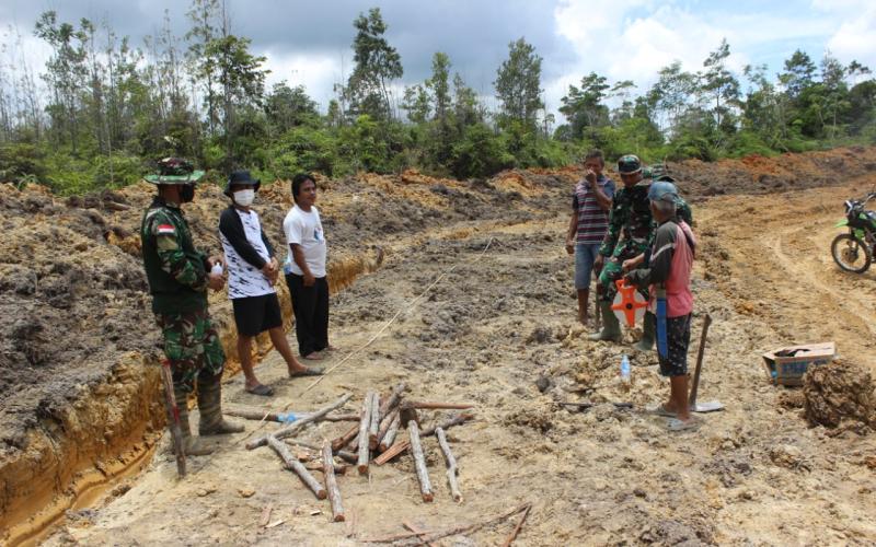 Satgas TMMD Pasang Patok Jalan Sepanjang 4.500 Meter di Desa Kampuri