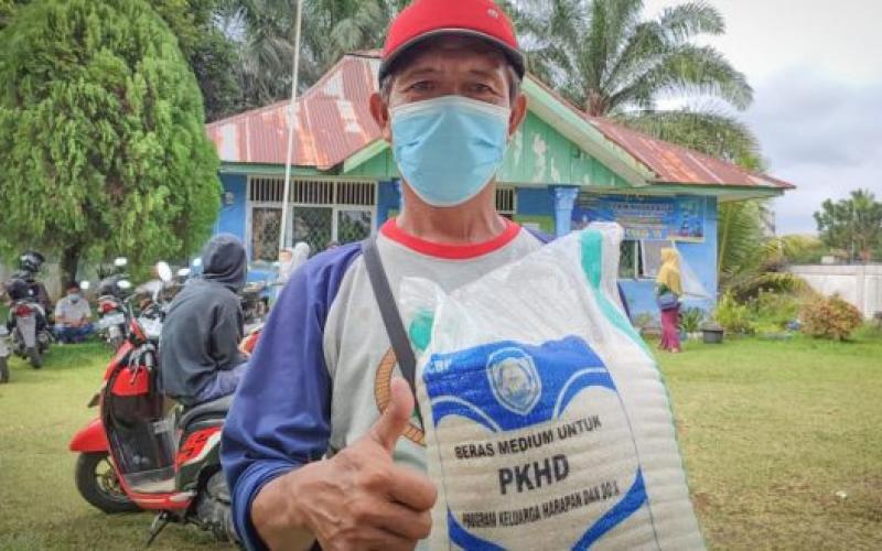 Warga : Saya sangat senang sekali, terima kasih kepada Pak Walikota, Wawali dan pegawai lainnya. Sekali lagi saya ucapkan terima kasih banyak Pak Wali 