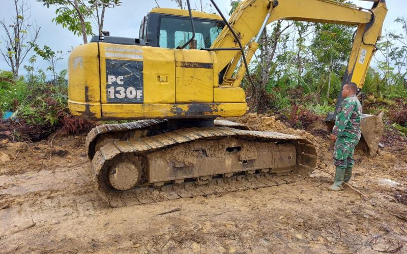 Kegiatan Fisik TMMD di Gunung Mas Sempat Terkendala Cuaca