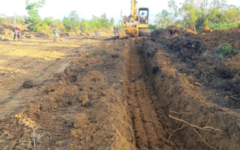 Satgas TMMD Kejar Target Gali Parit Badan Jalan di Sasaran Pokok TMMD Kelurahan Kampuri