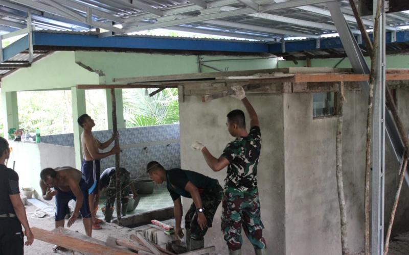 Personel TMMD Lepas Kerangka Boplang Dak Kamar Mandi Masjid Al Ikhlas