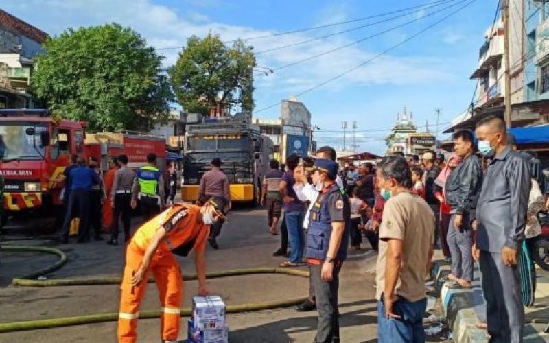 Toko New Khatulistiwa Dilahap Jago Merah, Wawali Langsung Turun ke Lokasi